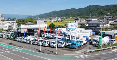 外観：トラック１バン松山店